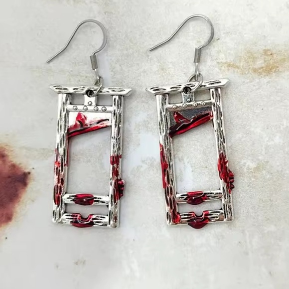 Halloween partgothic jewelery
Bloody guillotine Silver and RedDangle Earrings - Picture 1 of 5